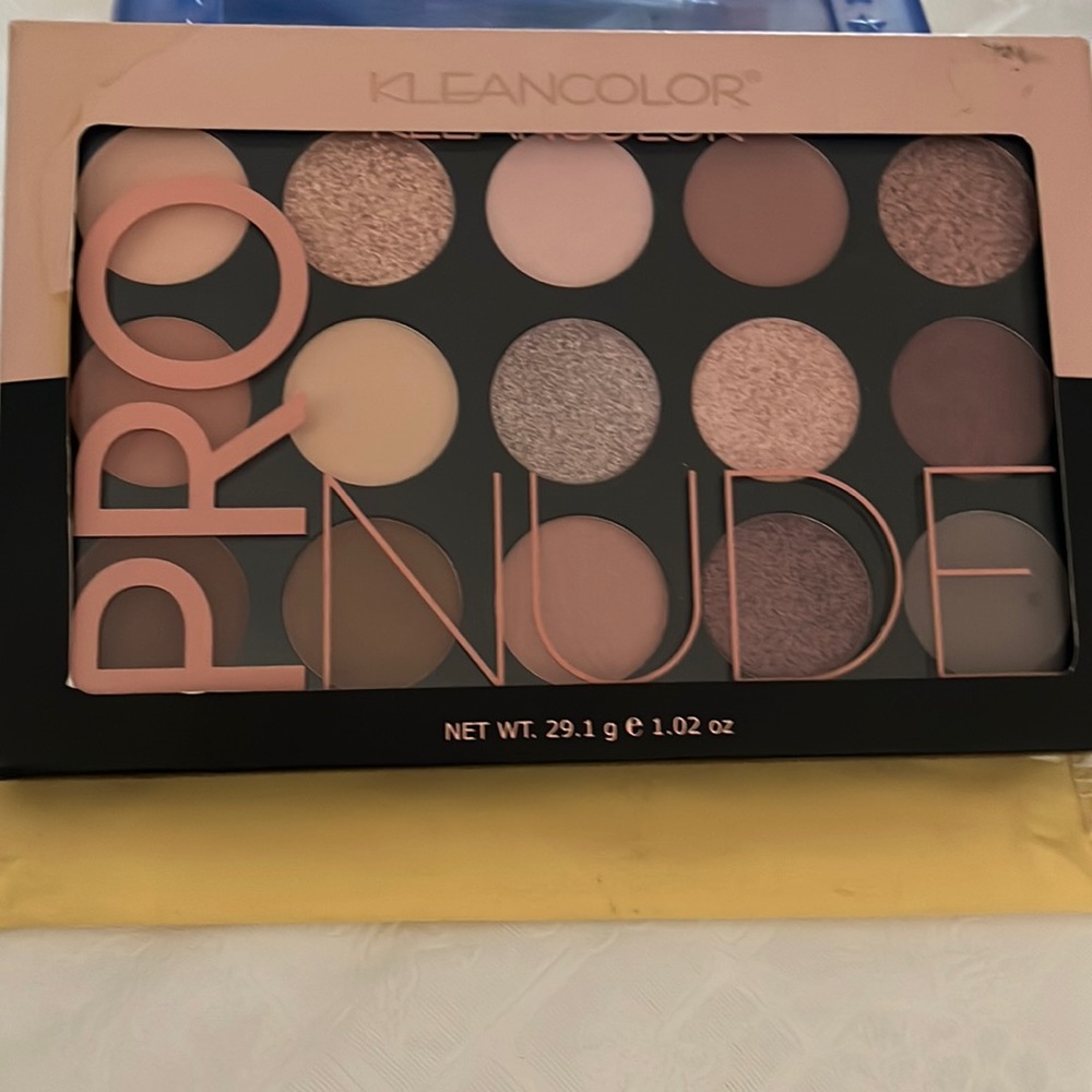 Nude pallet